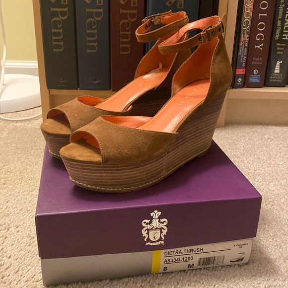 Fergie Dietra Suede Leather Wedge Platform Sandals 8 M Thrush Brown Open Toe - Picture 2 of 4